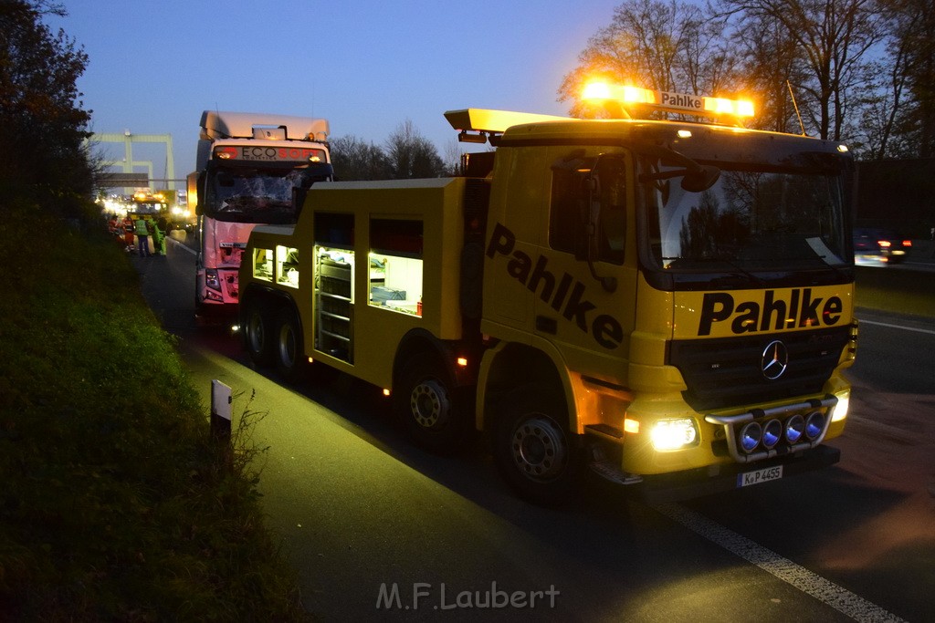 VU LKW A 4 Rich Aachen hinter Rodenkirchener Bruecke P63.JPG - Miklos Laubert